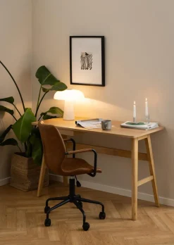 Barnett skrivebord, lak egefiner