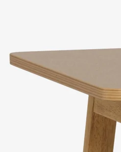 Barnett skrivebord, lak egefiner