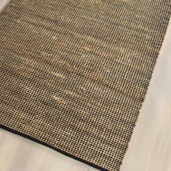 Capri Natural Black tæppe 160x230 cm